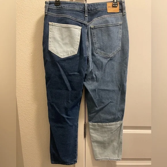 Hollister women’s high rise mom jean - Picture 3 of 3